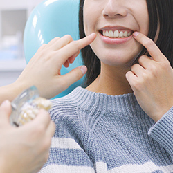 その日のうちに見た目と噛み合わせを作る即日インプラント(1DAY)