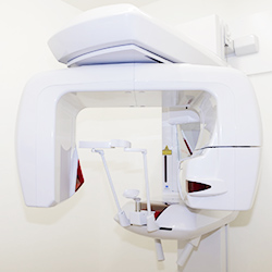自分に合った治療方法で施術するための設備(歯科用CT・CGF再生治療機器)