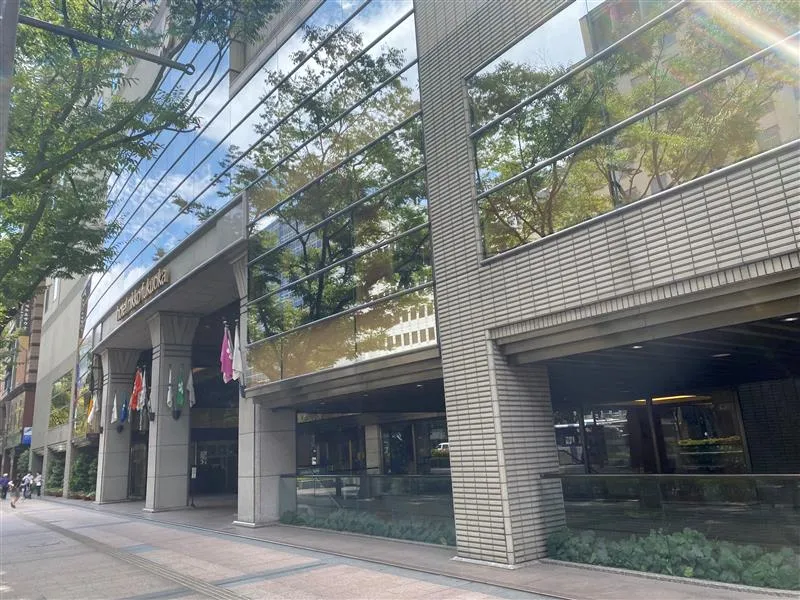 8．博多駅から徒歩3分。福岡市内・県外からも通院しやすい立地