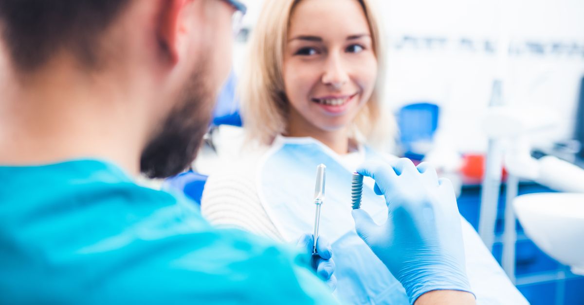 【実績】2025年 年間3,077本の埋入実績