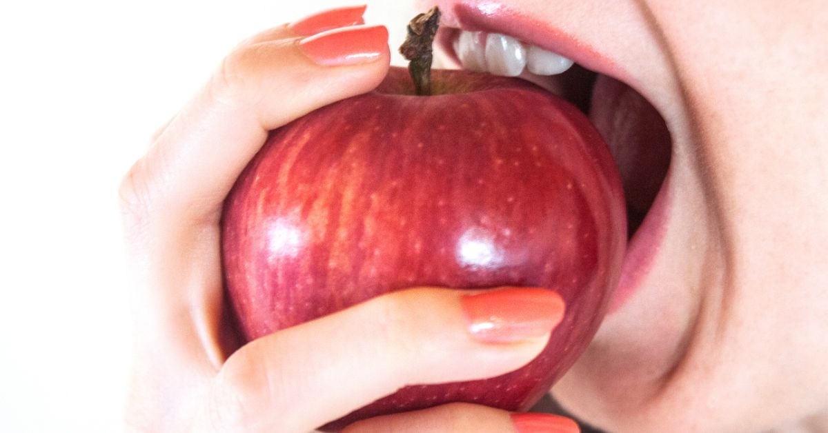 噛む動作で脳に刺激を与える